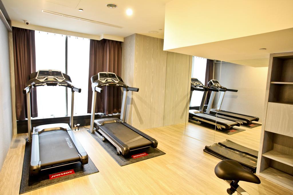 Fx Hotel Тайнань Экстерьер фото