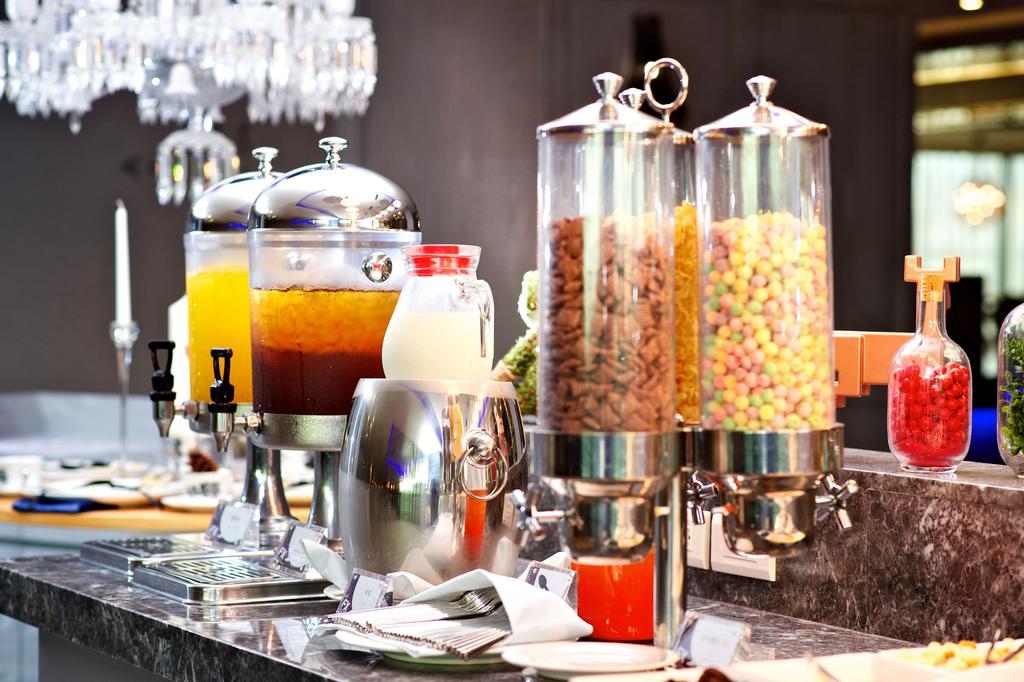 Fx Hotel Тайнань Экстерьер фото